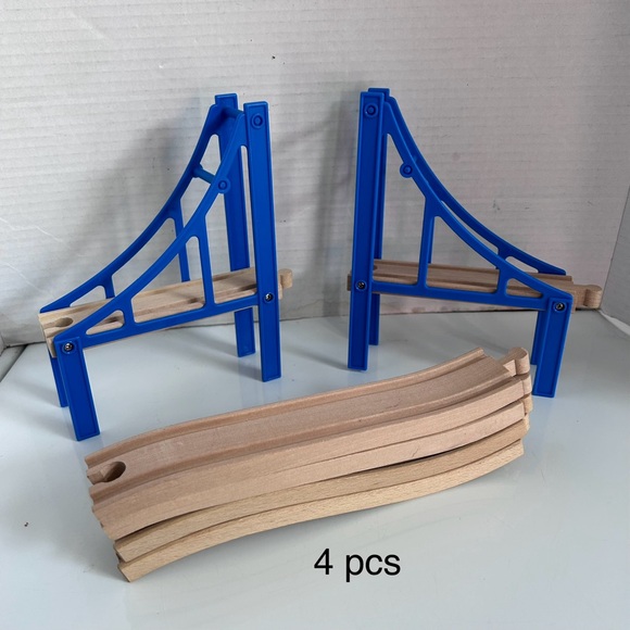 Thomas the train wooden train tracks bridge train station - Picture 5 of 6